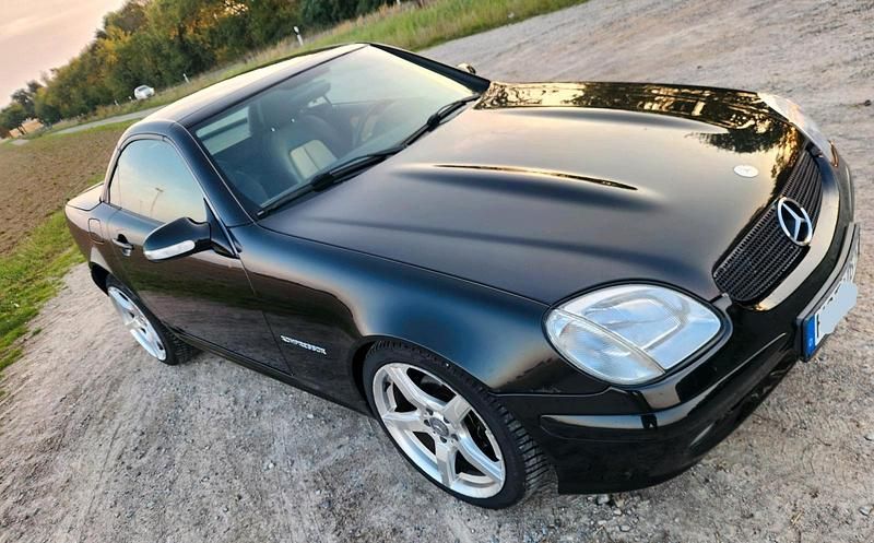 Schwarz Gebraucht 2003 Mercedes SLK200 Cabrio | 3.200 € - Bild 1/4