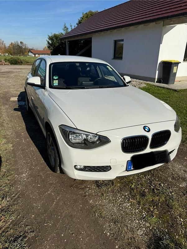 Weiß Gebraucht 2013 BMW 118 Kleinwagen | 5.600 € (Guter Preis) - Bild 1/4