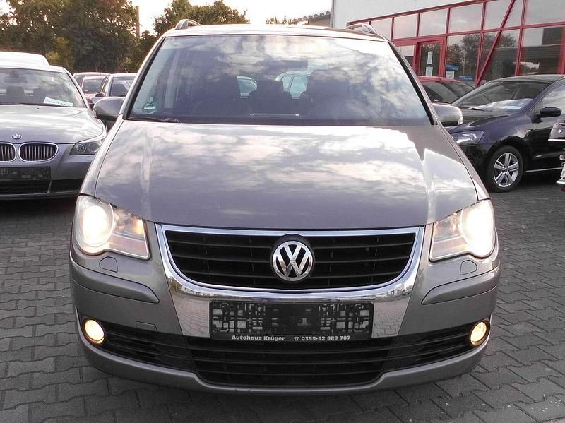 Grau Gebraucht 2007 VW Touran Highline Van / Kleinbus | 4.990 € (Fairer Preis) - Bild 1/4