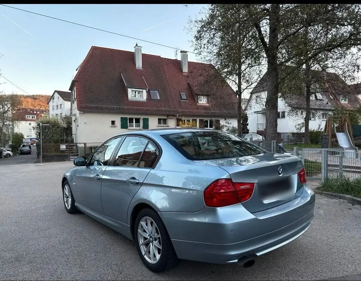 Gebraucht BMW 320 170 PS (125 kW) 2010 Braun Limousine