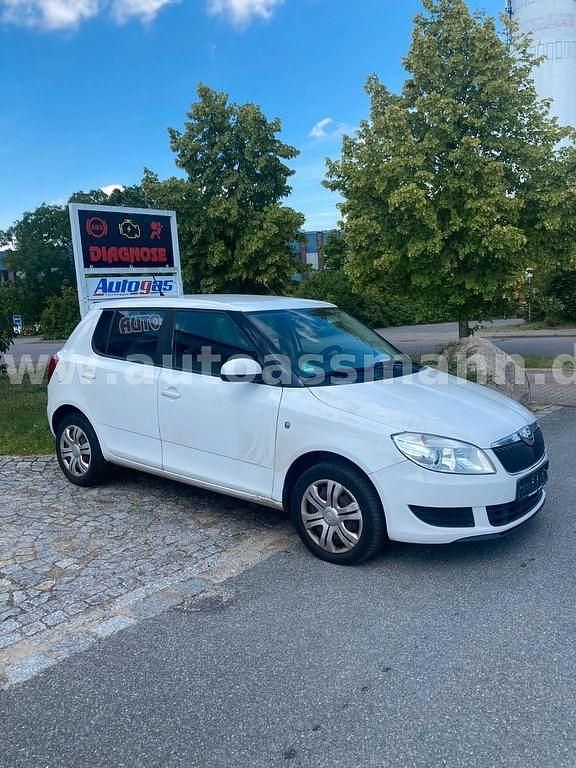 Gebraucht Skoda Fabia Ambition 90 PS (66 kW) 2013 Weiß Kleinwagen
