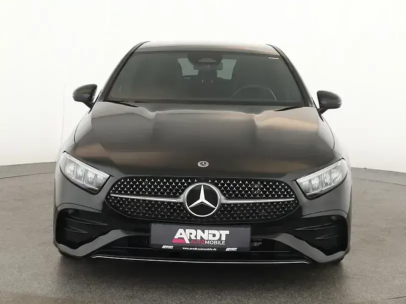 Gebraucht Mercedes A250 Premium 238 PS (175 kW) 2024 Kosmosschwarz Limousine
