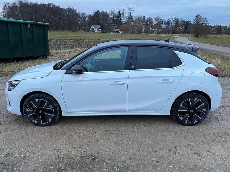 Gebraucht Opel Corsa-e Ultimate 100 kW (136 PS) 2021 Weiß Kleinwagen