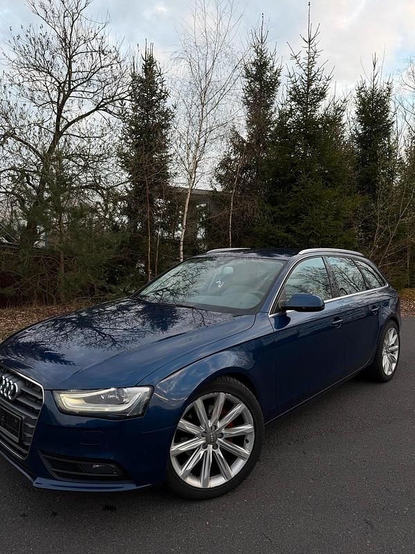 Gebraucht Audi A4 245 PS (180 kW) 2013 Blau Kombi