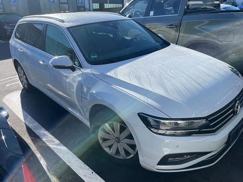 Gebraucht VW Passat Business 150 PS (110 kW) 2021 Pure white Kombi