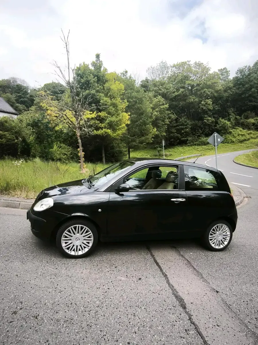 Gebraucht Lancia Ypsilon 60 PS (44 kW) 2006 Schwarz Kleinwagen