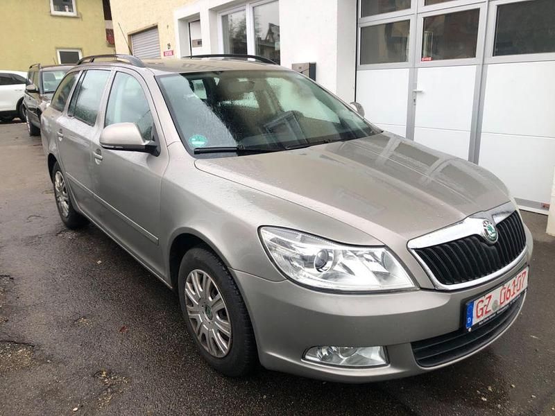 Beige Gebraucht 2010 Skoda Octavia Ambiente Kombi | 1.999 € (Superpreis) - Bild 1/4