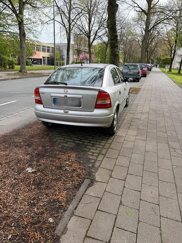 Gebraucht Opel Astra 101 PS (74 kW) 2000 Silber Limousine