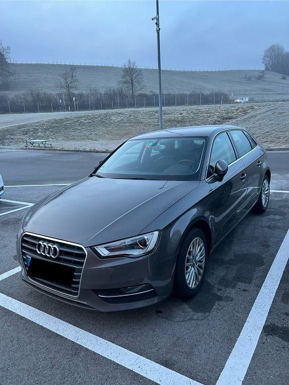Grau Gebraucht 2014 Audi A3 Ambiente Kombi | 13.000 € (Fairer Preis) - Bild 1/4
