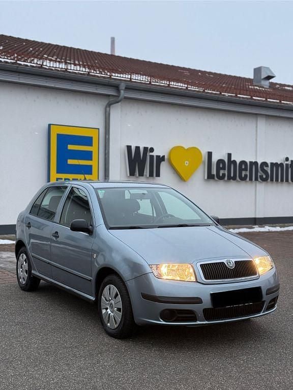 Grau Gebraucht 2007 Skoda Fabia Limousine | 1.550 € (Superpreis) - Bild 1/4