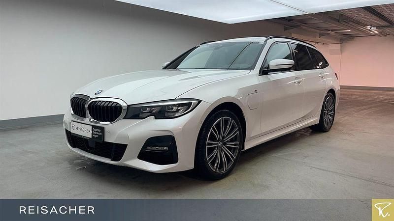 Gebraucht BMW 330e Efficient Dynamics 184 PS (135 kW) 2021 Mineralweiß metallic Kombi