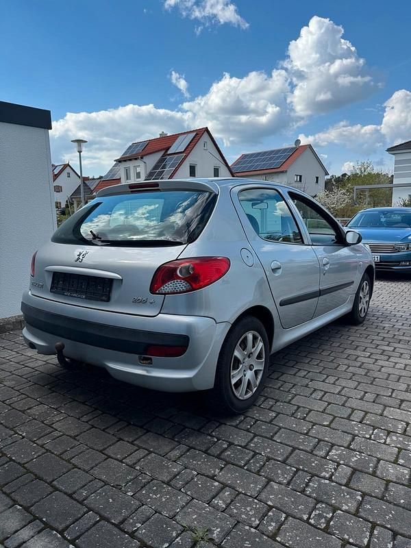 Gebraucht Peugeot 206+ 75 PS (55 kW) 2010 Grau Kleinwagen