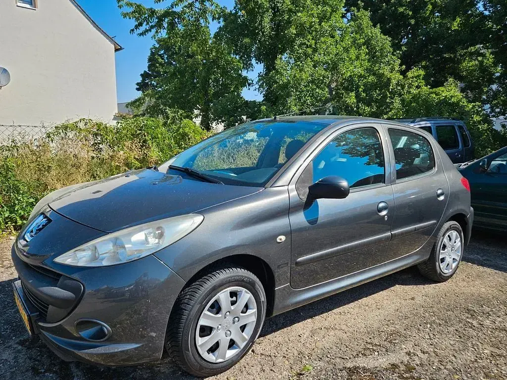 Gebraucht Peugeot 206 Style 73 PS (53 kW) 2011 Grau Limousine