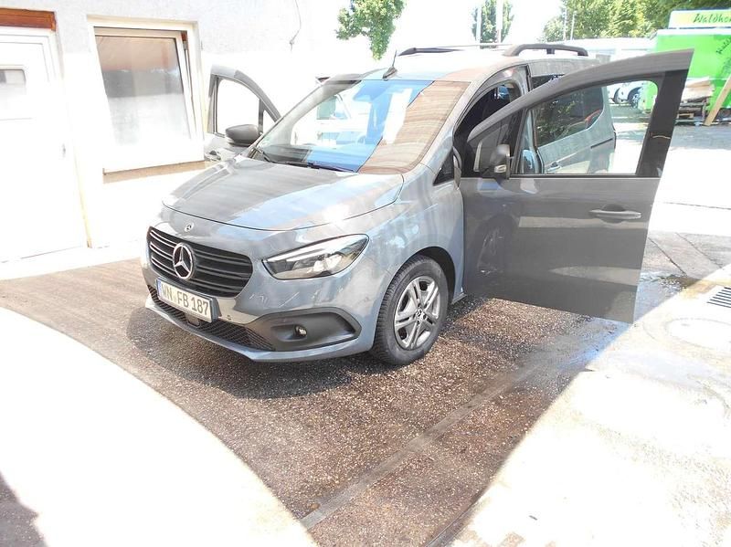 Grau Gebraucht 2022 Mercedes Citan 113 Kombi | 17.400 € (Fairer Preis) - Bild 1/4