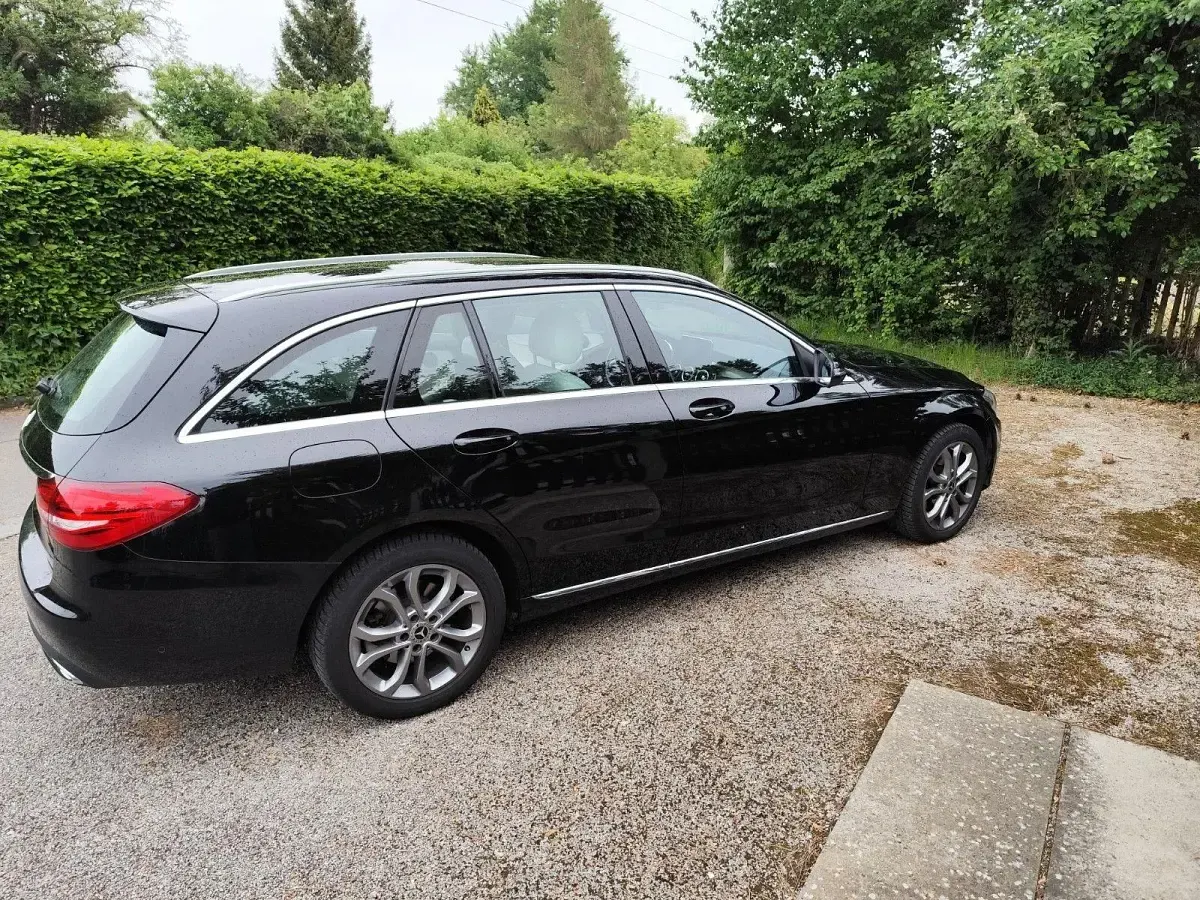 Second-hand Mercedes C220 170 CP (125 kW) 2017 Negru Break