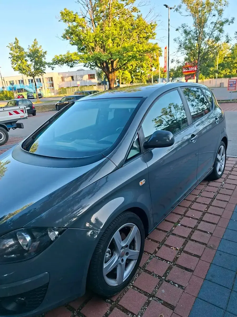 Gebraucht Seat Altea 2011 Grau Kleinwagen