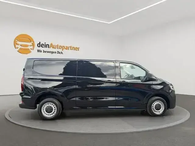 Gebraucht VW T7 150 PS (110 kW) 2025 Midnight black Van