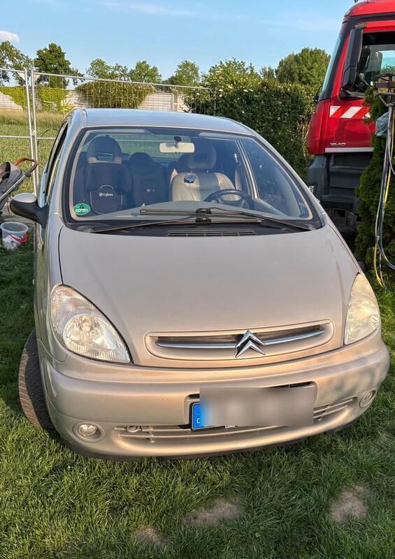 Gelb Gebraucht 2003 Citroën Xsara Picasso Van / Kleinbus | 2.500 € - Bild 1/4