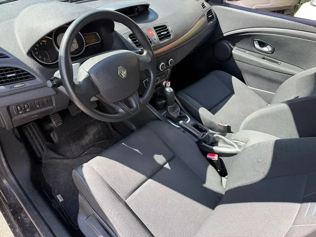 Gebraucht Renault Mégane Expression 101 PS (74 kW) 2011 Schwarz Limousine