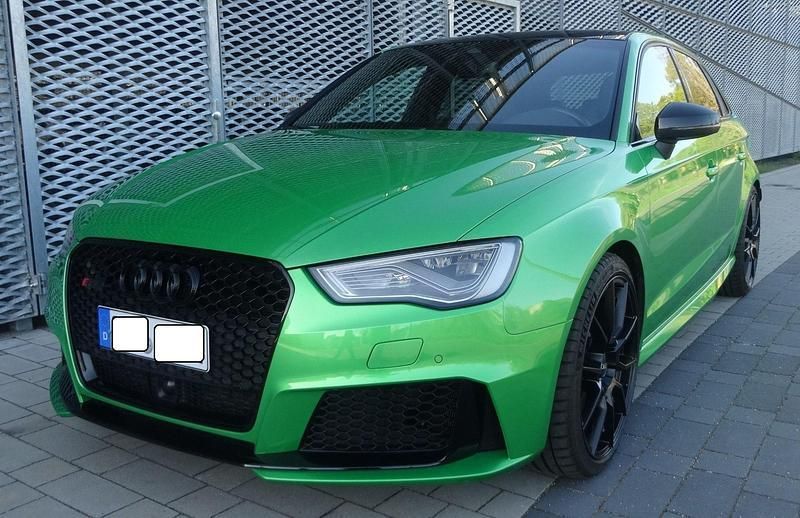Applegreen (metallic) Gebraucht 2016 Audi RS3 Sportback Advanced Kleinwagen | 45.999 € (Teuer) - Bild 1/2