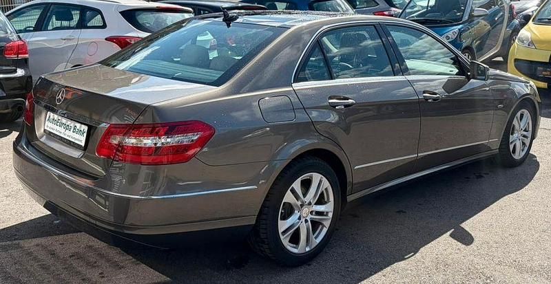 Gebraucht Mercedes E220 170 PS (125 kW) 2011 Grau Limousine