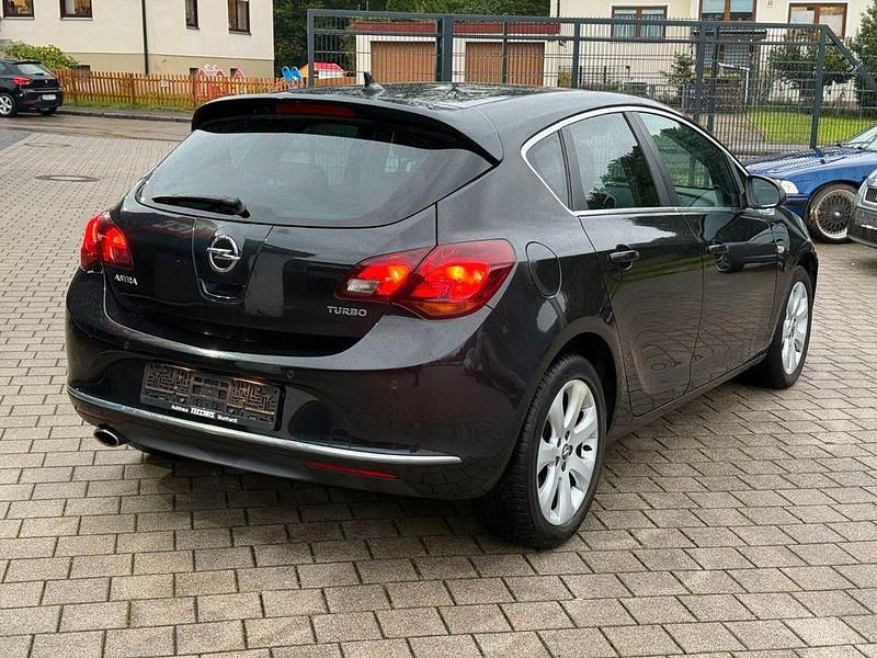 Gebraucht Opel Astra Exklusiv 140 PS (102 kW) 2014 Schwarz Limousine