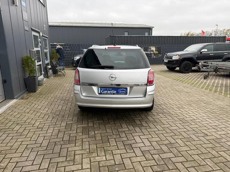 Gebraucht Opel Astra Innovation 125 PS (91 kW) 2009 Silber Kombi