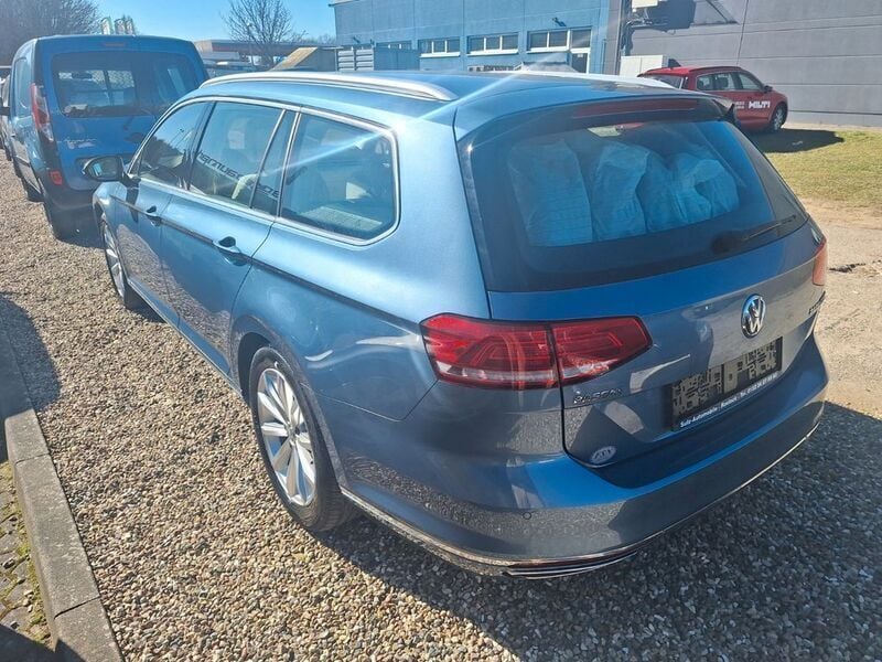 Usata VW Passat Comfortline 220 CV (161 kW) 2016 Blu Station wagon