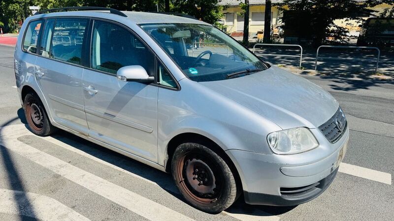 Silber Gebraucht 2005 VW Touran Trendline Van / Kleinbus | 799 € (Superpreis) - Bild 1/4
