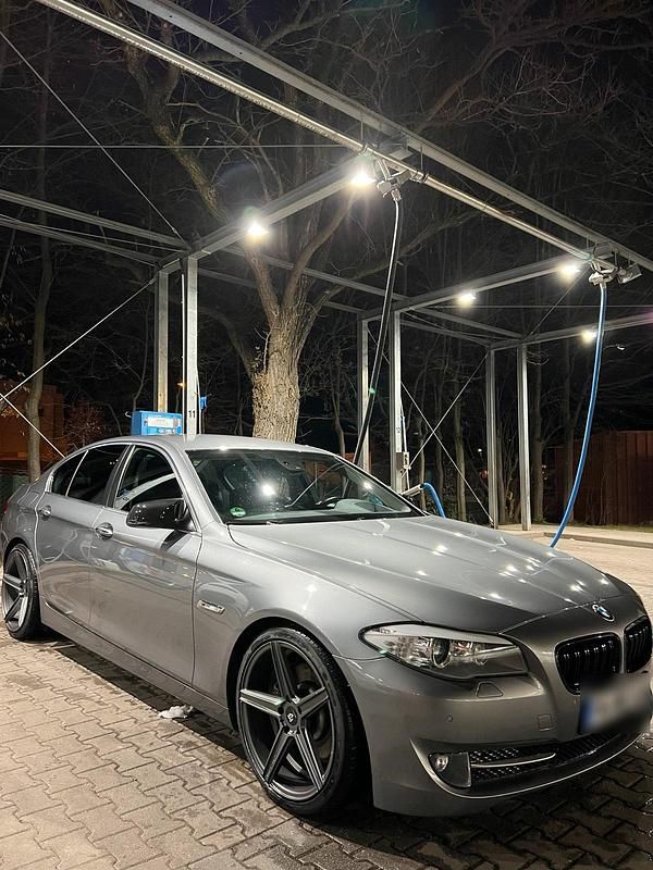 Gebraucht BMW 528 258 PS (189 kW) 2010 Grau Limousine
