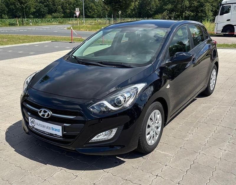 Schwarz Gebraucht 2016 Hyundai i30 Classic Limousine | 10.290 € (Fairer Preis) - Bild 1/4