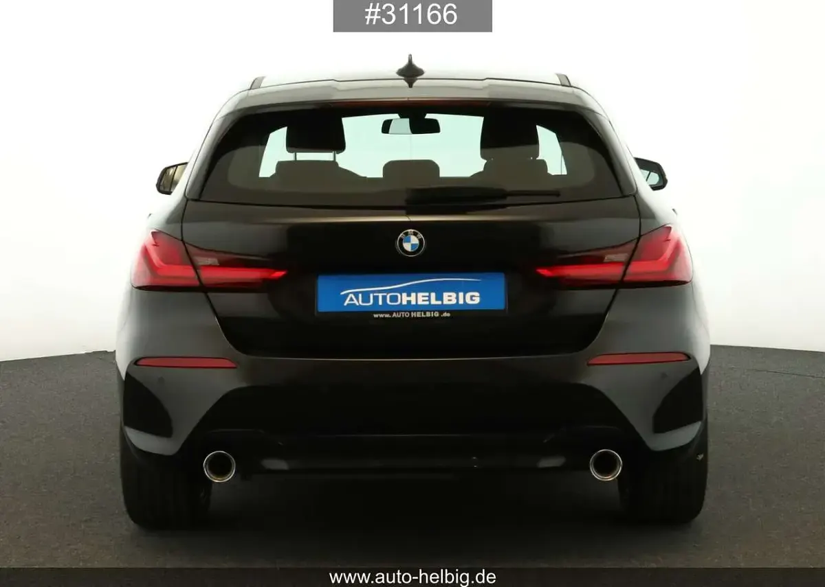 Gebraucht BMW 120 Advantage 190 PS (139 kW) 2023 Saphirschwarz metallic Kleinwagen