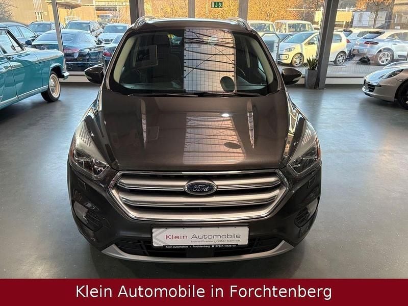 Gebraucht Ford Kuga Titanium 182 PS (133 kW) 2017 Grau SUV