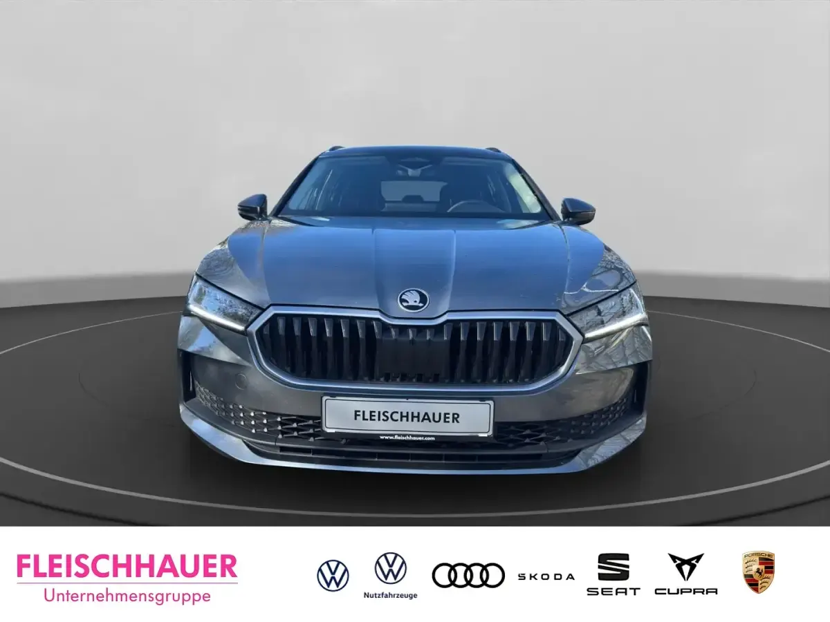 Gebraucht Skoda Superb Essence 150 PS (110 kW) 2025 Grau Kombi