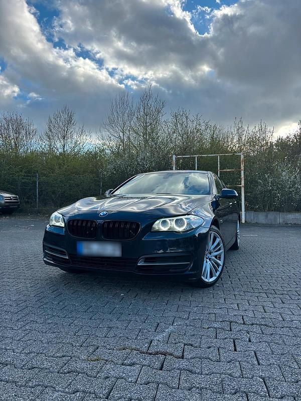 Second-hand BMW 525 218 CP (160 kW) 2013 Albastru Berlinǎ