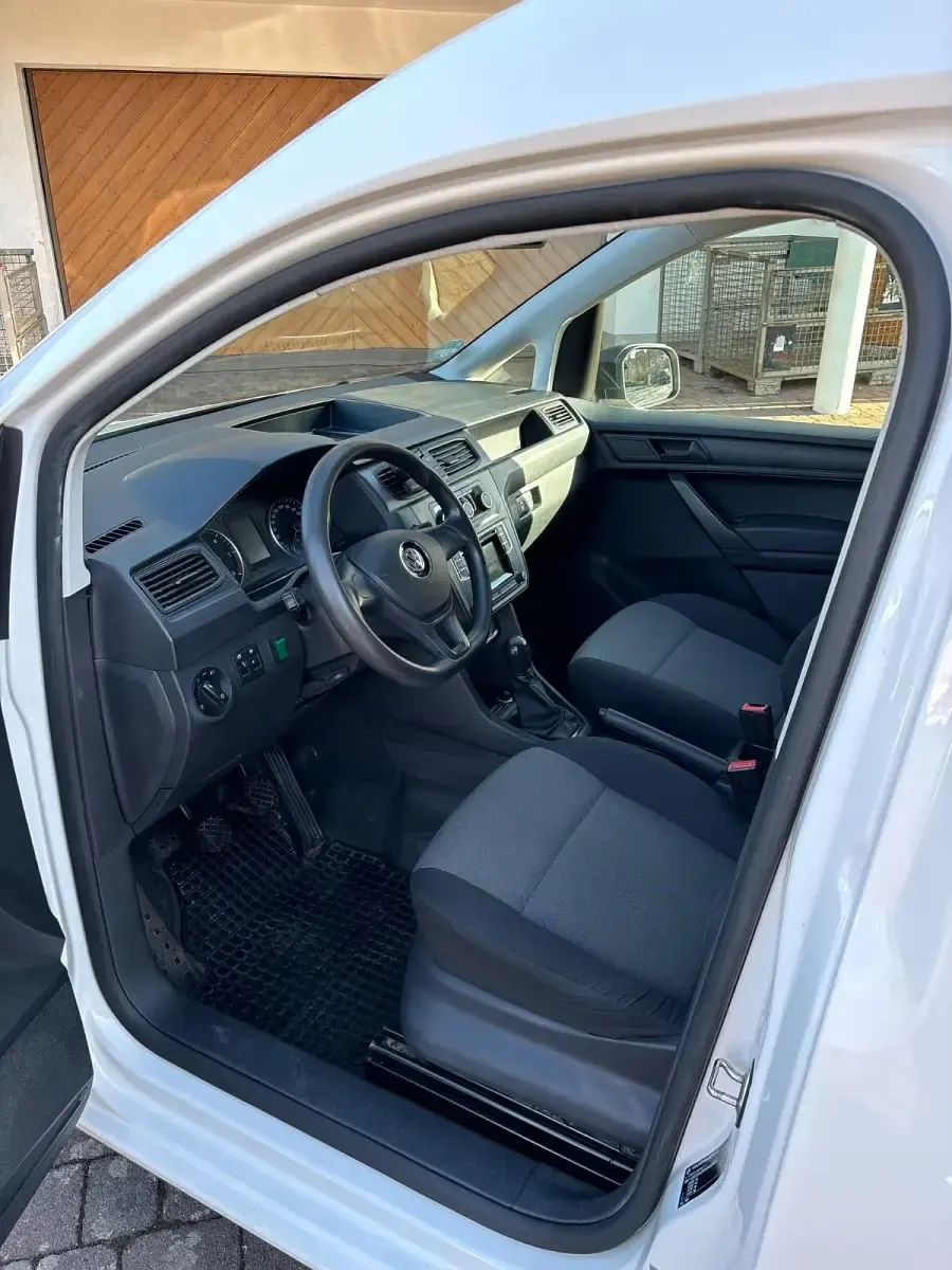 Second-hand VW T5 102 CP (75 kW) 2015 Alb Van