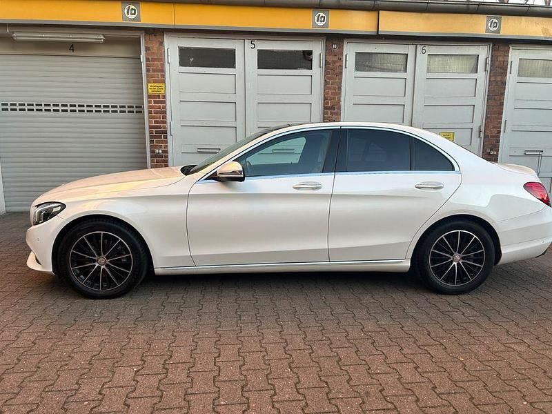 Gebraucht Mercedes C200 184 PS (135 kW) 2015 Weiß Limousine