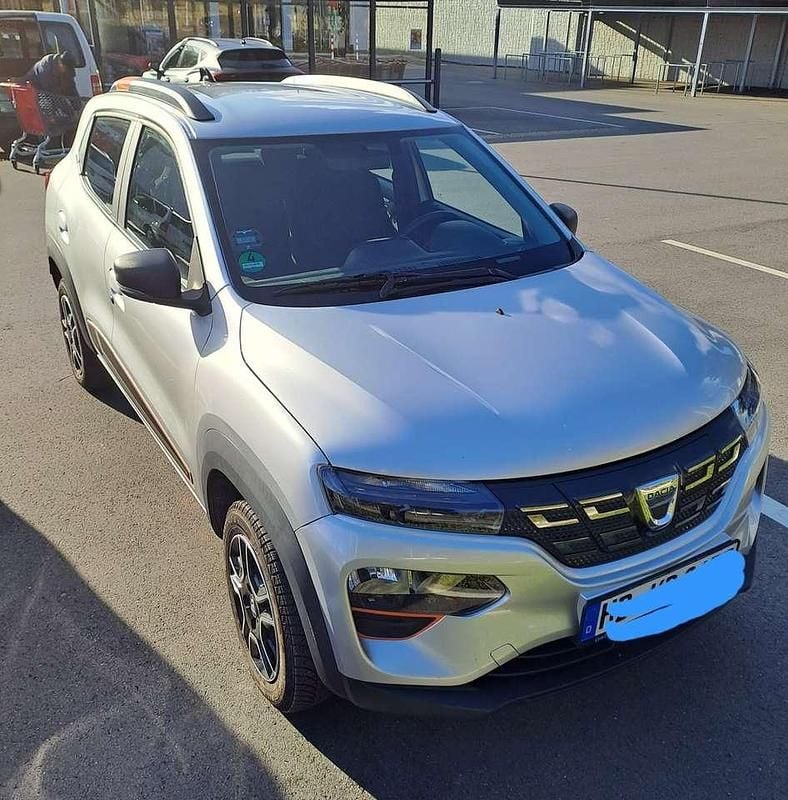 Silber Gebraucht 2021 Dacia Spring Comfort Plus Kleinwagen | 8.900 € (Fairer Preis) - Bild 1/4
