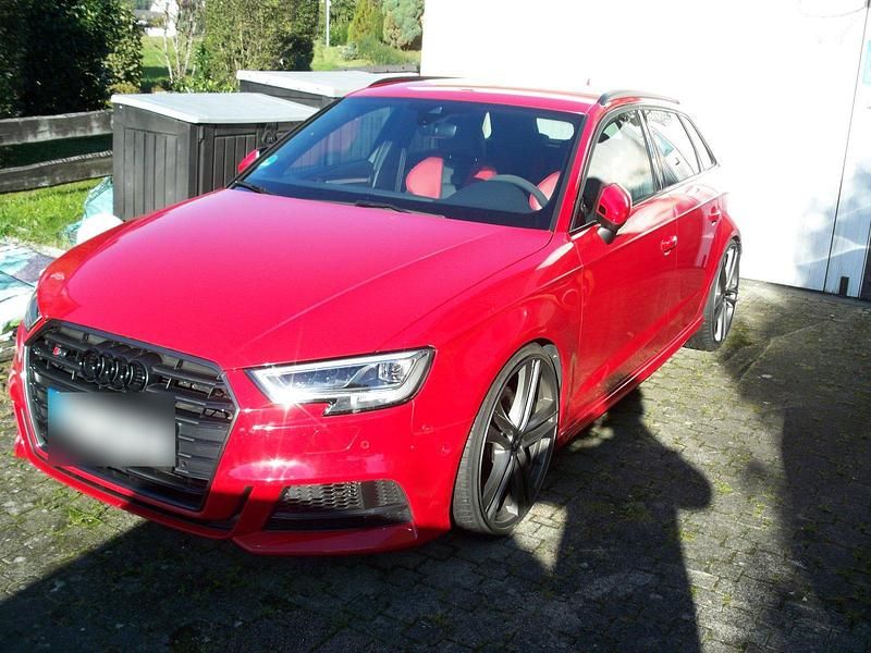 Rot Gebraucht 2017 Audi S3 Sportback Kombi | 29.500 € (Fairer Preis) - Bild 1/4