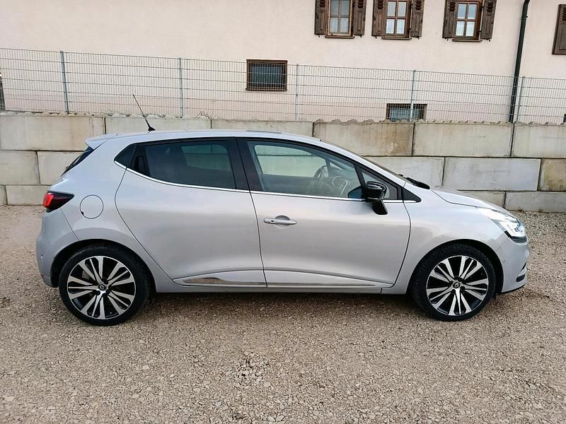 Gebraucht Renault Clio IV Initiale Paris 118 PS (86 kW) 2017 Limousine