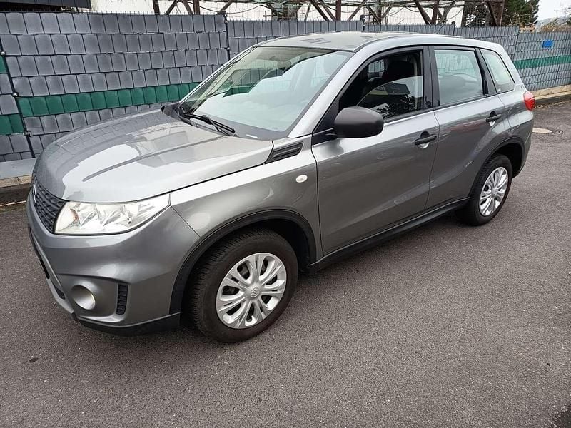 Gebraucht Suzuki Vitara Club 120 PS (88 kW) 2015 Grau SUV