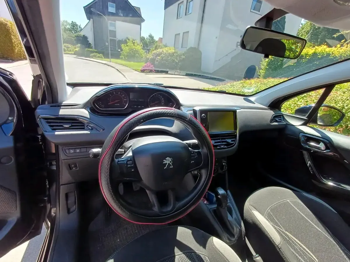 Gebraucht Peugeot 208 Active 82 PS (60 kW) 2014 Blau Kleinwagen