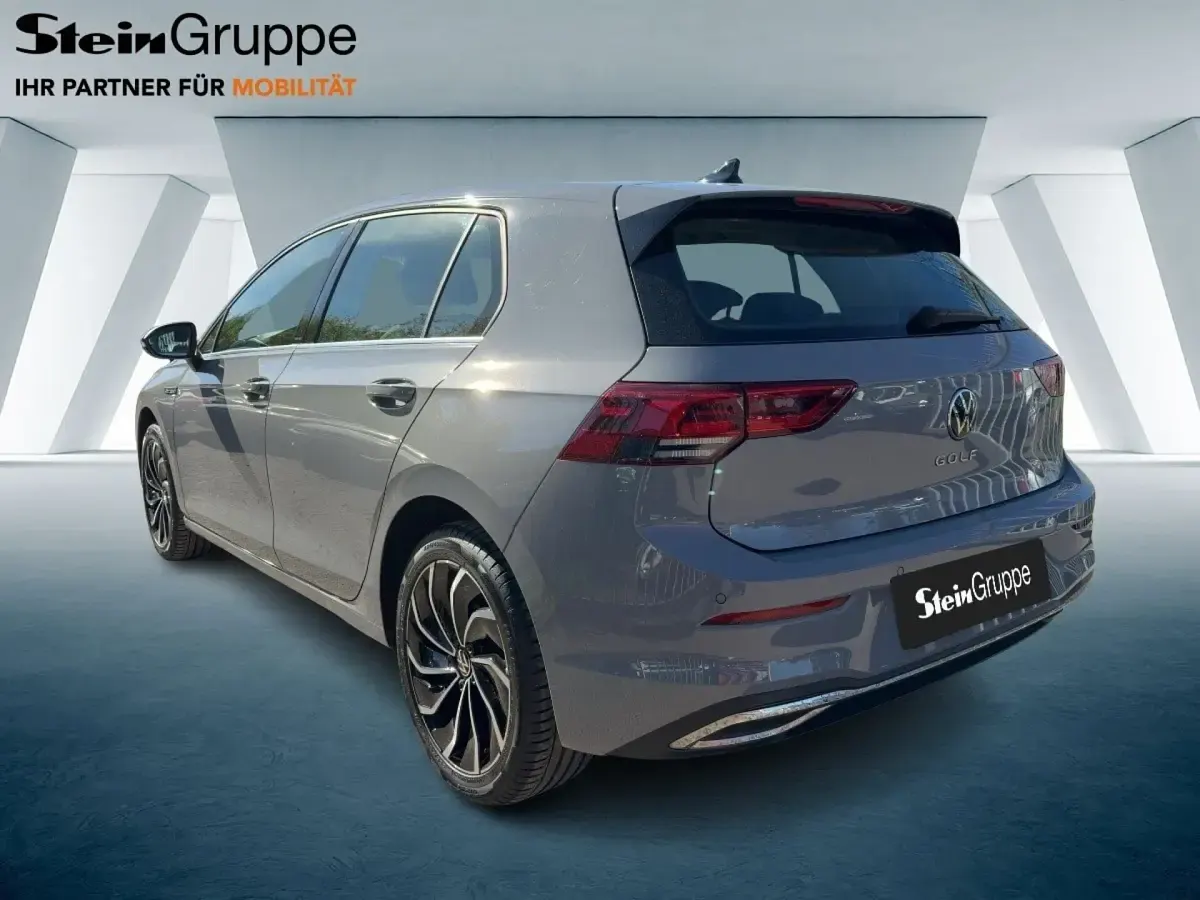 Gebraucht VW Golf VIII Style 190 PS (139 kW) 2024 Grau Limousine