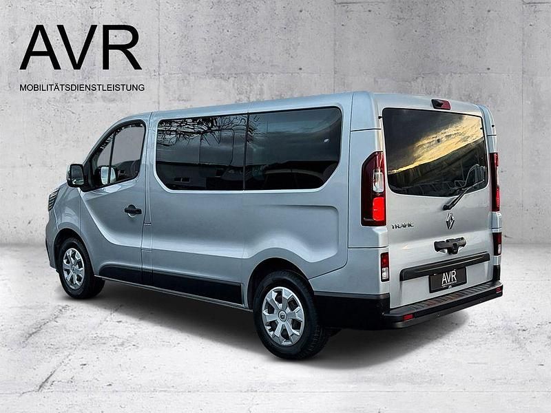 Gebraucht Renault Trafic Life 150 PS (110 kW) 2023 Grau Van / Kleinbus