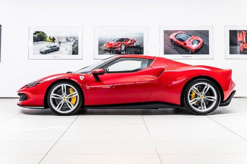 Second-hand Ferrari 296 829 CP (609 kW) 2024 Roșu