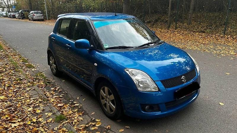 Blau Gebraucht 2010 Suzuki Swift Club Limousine | 4.500 € (Fairer Preis) - Bild 1/4
