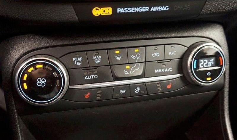 Gebraucht Ford Fiesta Cool & Connect 71 PS (52 kW) 2018 Rot Kleinwagen