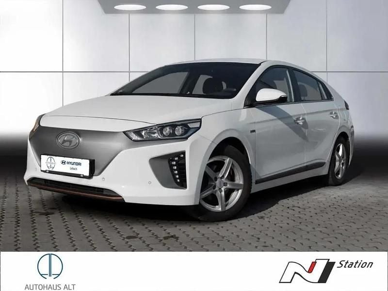 Gebraucht Hyundai Ioniq Premium 87 kW (119 PS) 2018 Polar white Kleinwagen