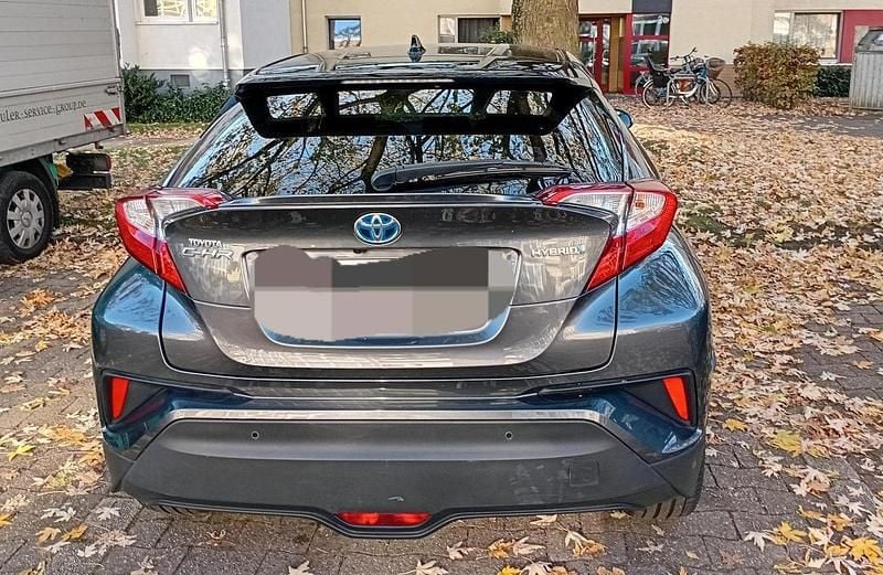Grau Gebraucht 2022 Toyota C-HR+ SUV | 16.000 € (Superpreis) - Bild 1/4