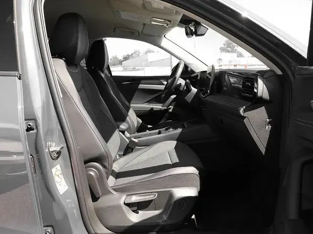 Gebraucht VW Tiguan R 131 PS (96 kW) 2025 Delfingraumetallic SUV